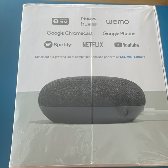 Google Home Mini - Picture 2 of 5